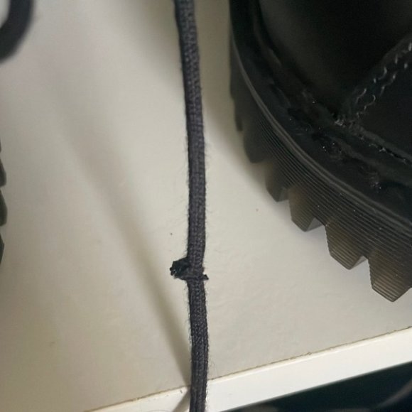 Dr. Martens Averil Leather Heeled Padded Lace Up Combat Lug Sole Ankle Boots - Picture 8 of 9